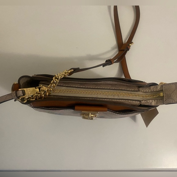 Steve Madden crossbody purse beige with pink flower NWT. - Picture 8 of 8